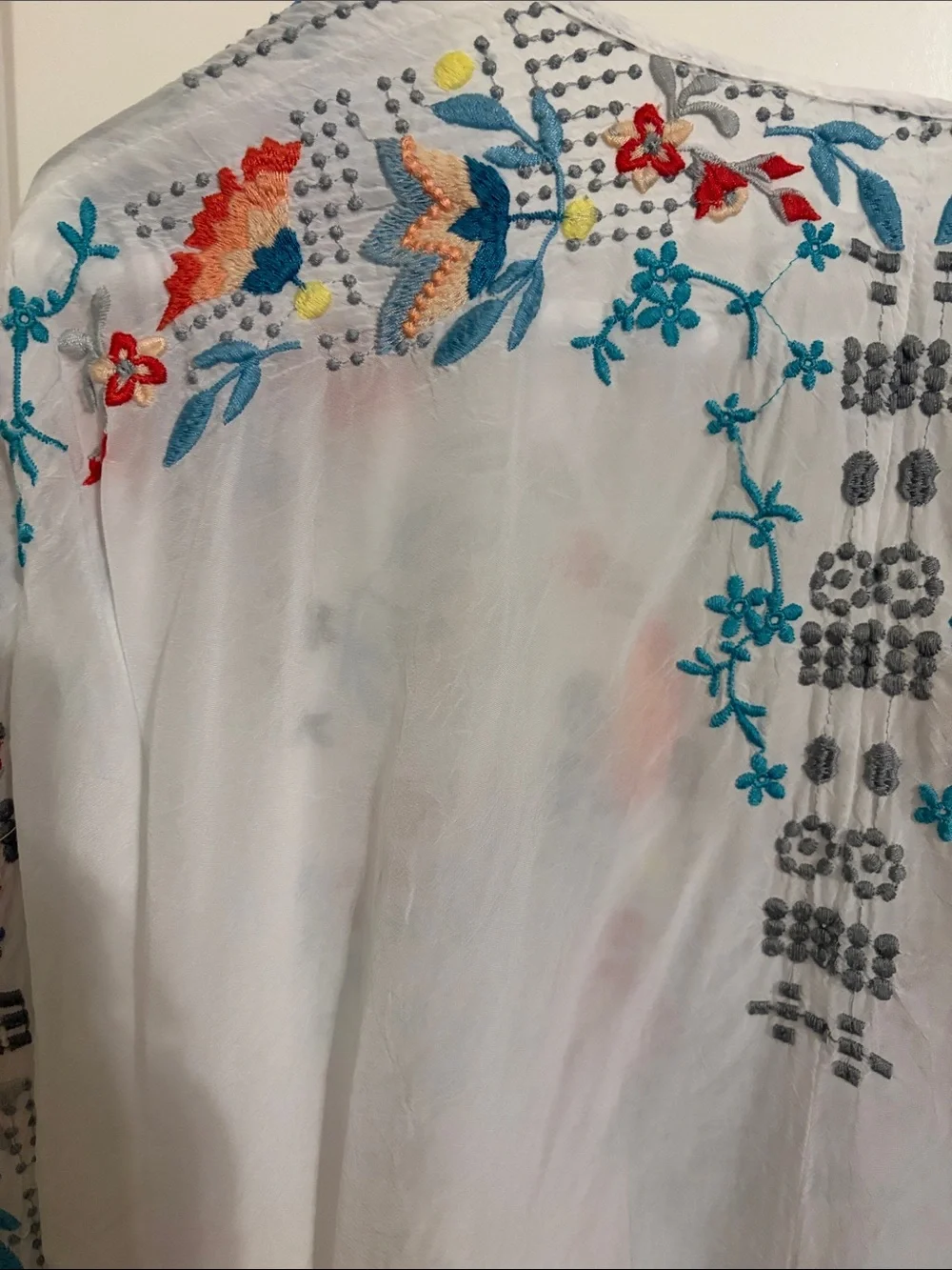 Johnny Was White Embroidered V-Neck Tunic with Multicolor Floral Stitching - Picture 4 of 5